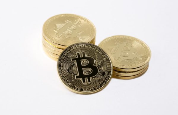 Jung-Finanzierung_golden-bitcoins